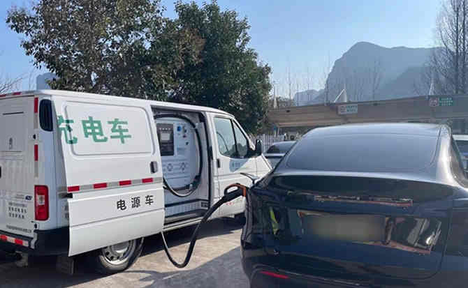 温泉汽车搭电