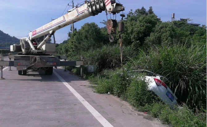 温泉重载吊车救援 温泉重载吊车救援